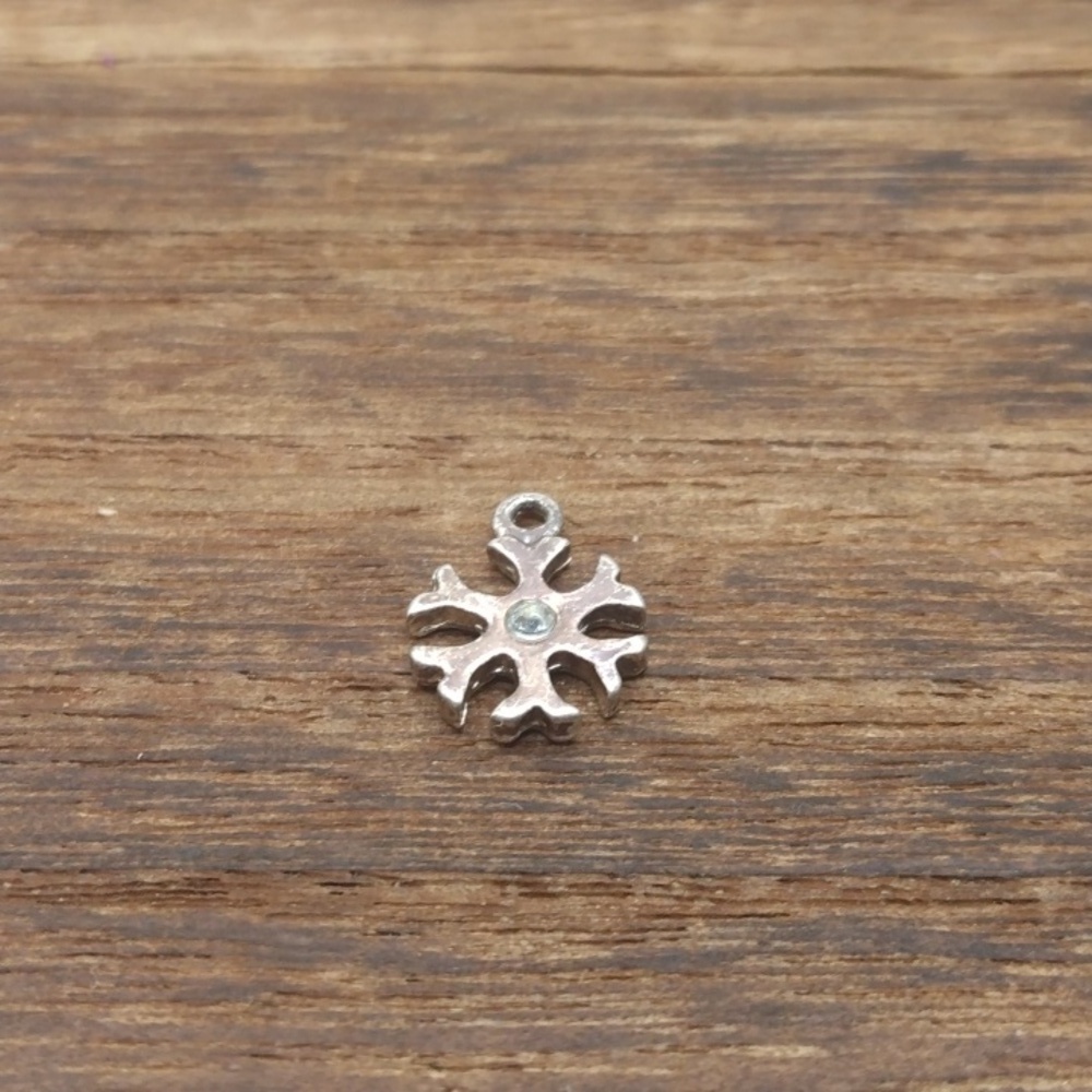 Snowflake Christmas charm ✨️  seasonal‎ cheer